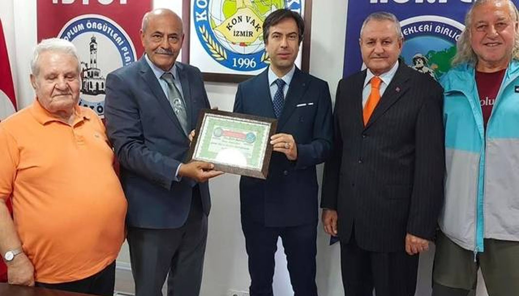 “Eski başsavcı Bekir Şahiner'in Kitap Bağışı, Yeşilay ve Mehmetçik Vakfı’na destek oldu”