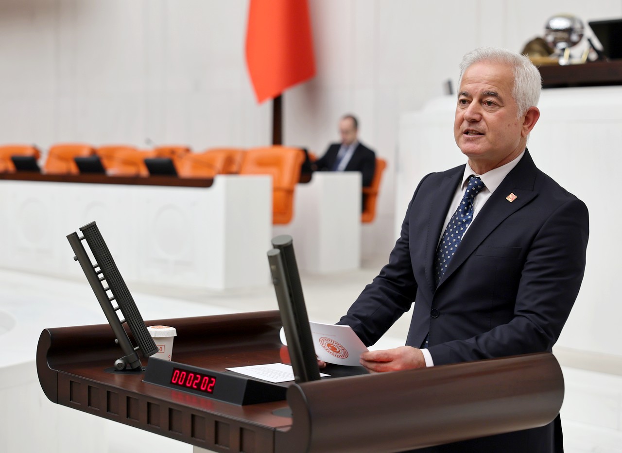 CHP'li Güneşhan'dan Milli Eğitim Bakanı Yusuf Tekin'e kırmızı kart