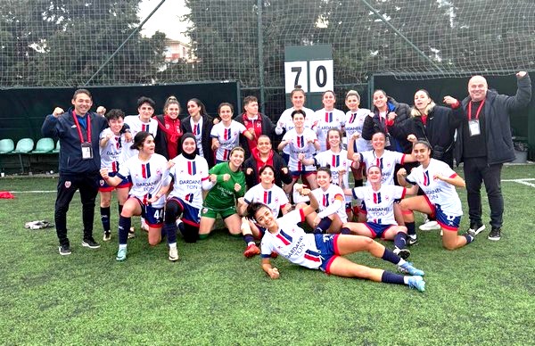 Çanakkale Dardanelspor Kadın Futbol Takımı, ilk yarıyı lider tamamladı