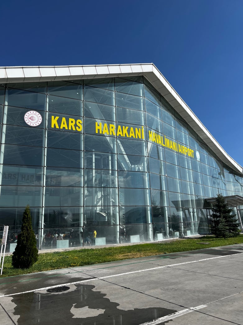 İzmir Kars uçağına hava muhalefeti engeli