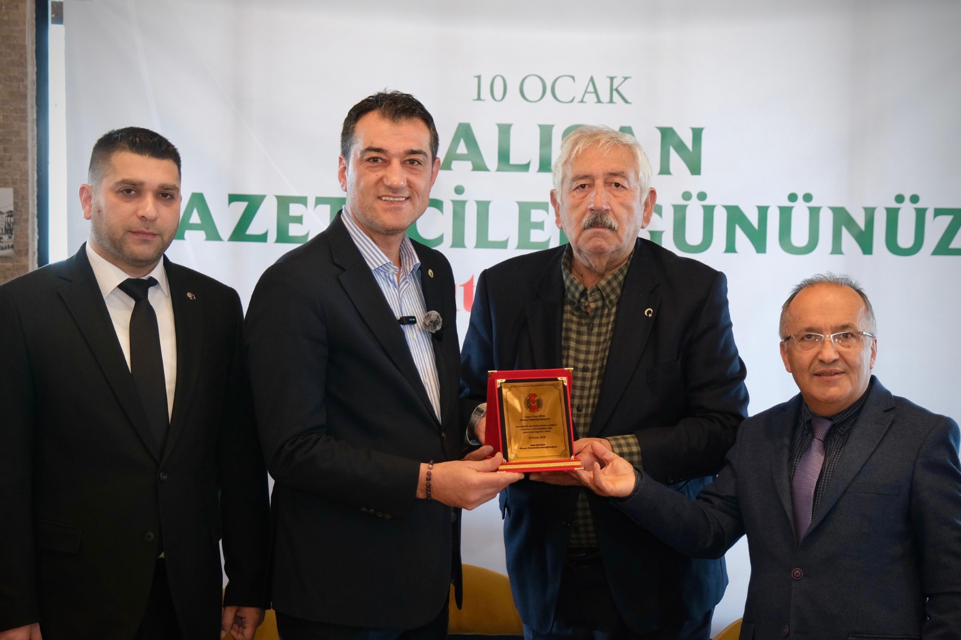 Giresun Belediye Başkanı Fuat Köse,Gazeteciler Derneğine jest yaptı