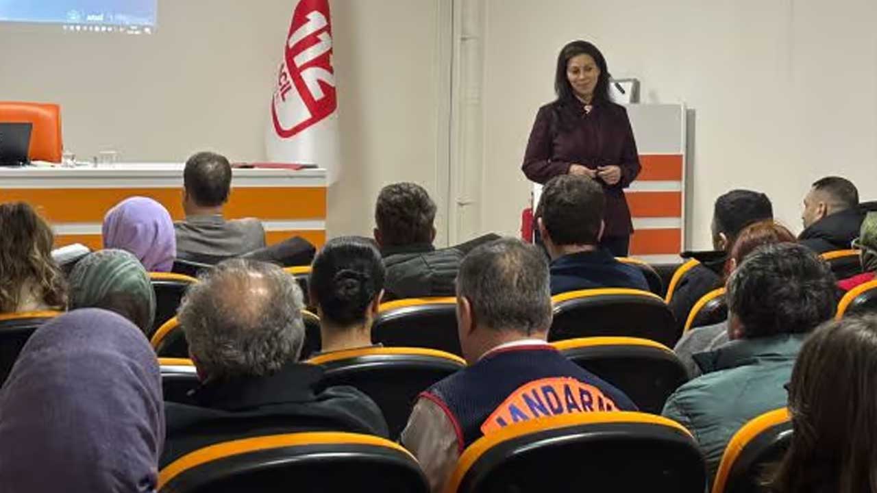 TİMBİR Genel Başkan Yardımcısı Akyürek'ten 112 Acil Çağrı personeline iletişim eğitimi