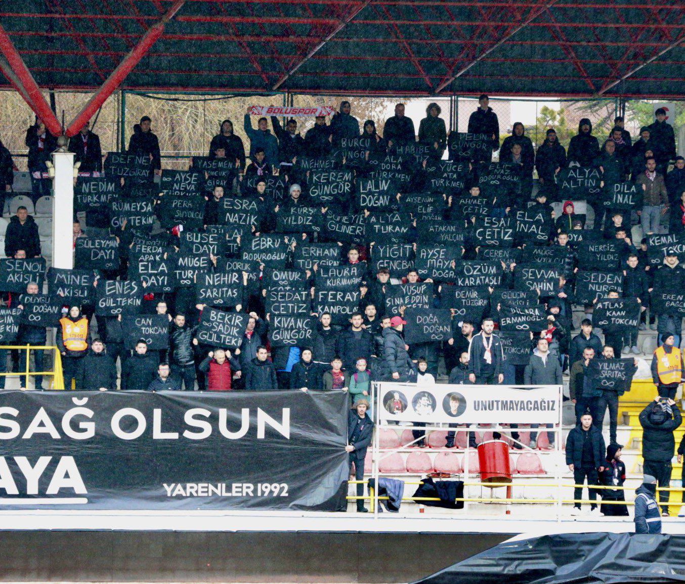 Boluspor taraftarı Kartalkaya yangınında hayatını kaybedenleri andı