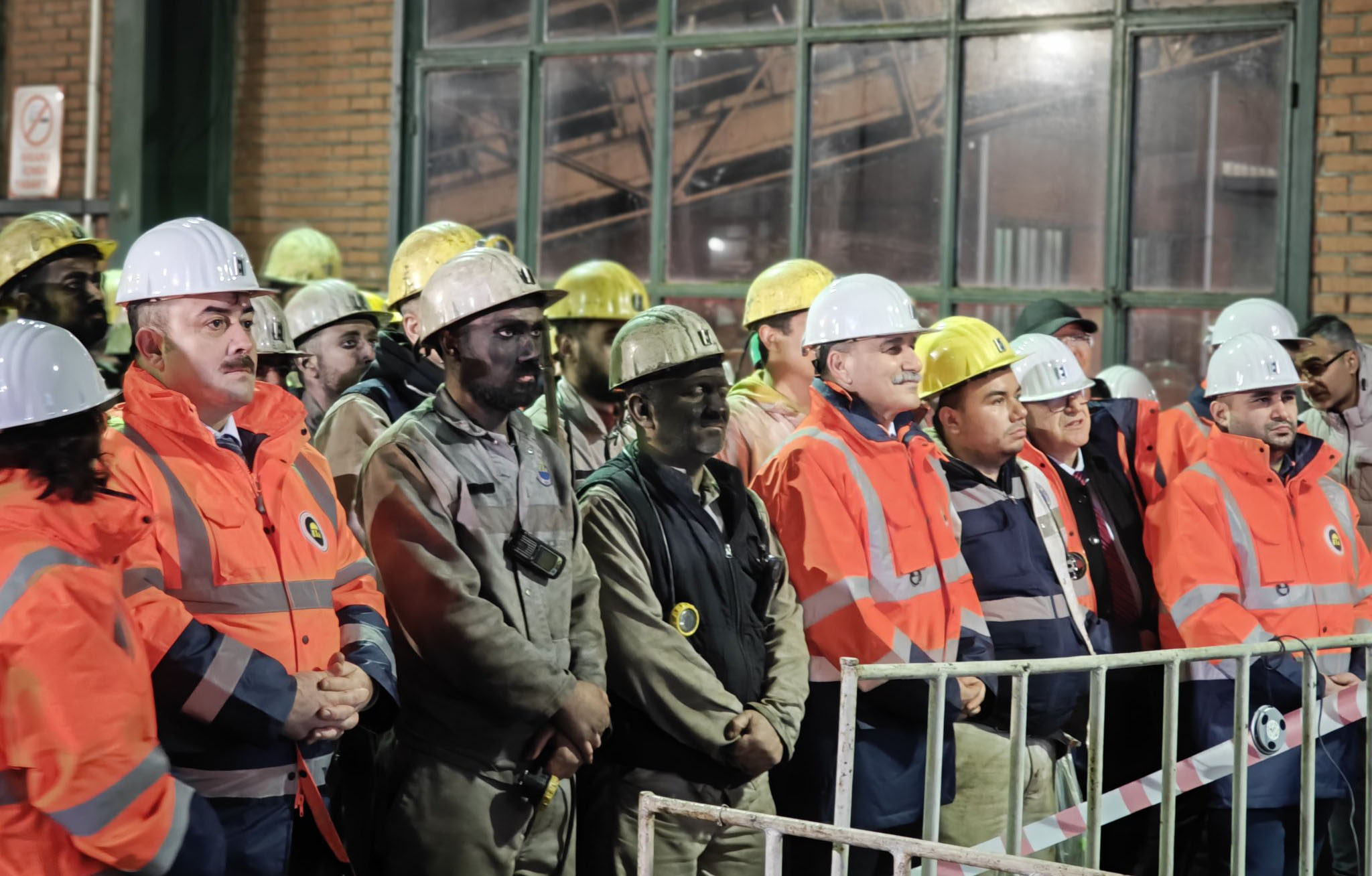 Enerji Bakanı Bayraktar, madencilerin yeni yılını kutladı