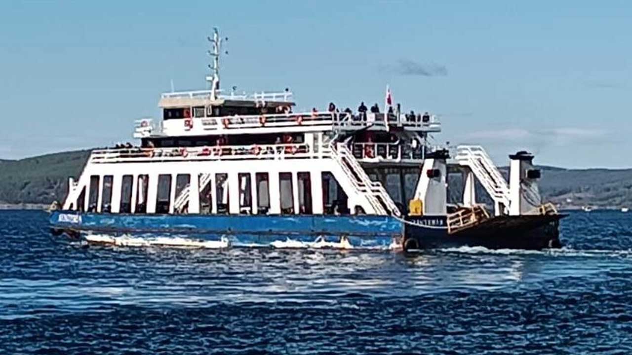 Çanakkale'de fırtına feribot seferlerini iptal ettirdi