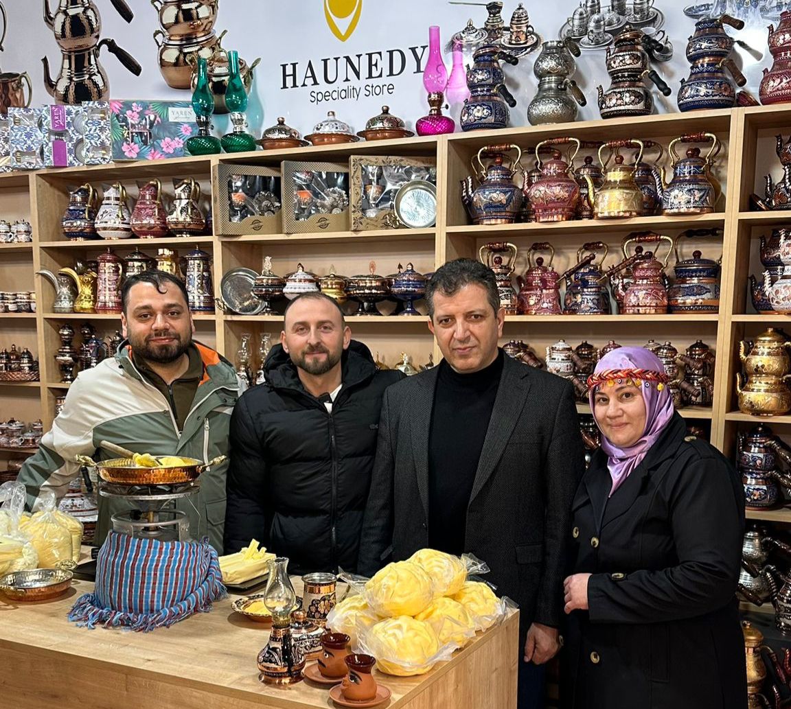 Balıkla konuşan adamdan Haunedy’de kuymak şovu