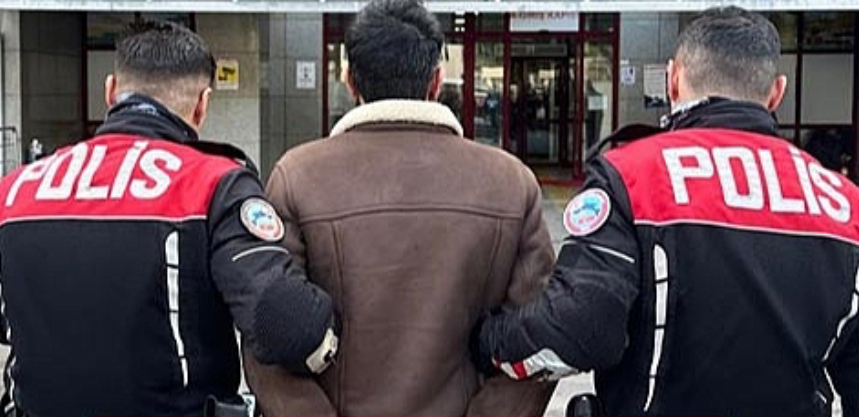 Antalya'da aranan şahısları polis timleri yakaladı