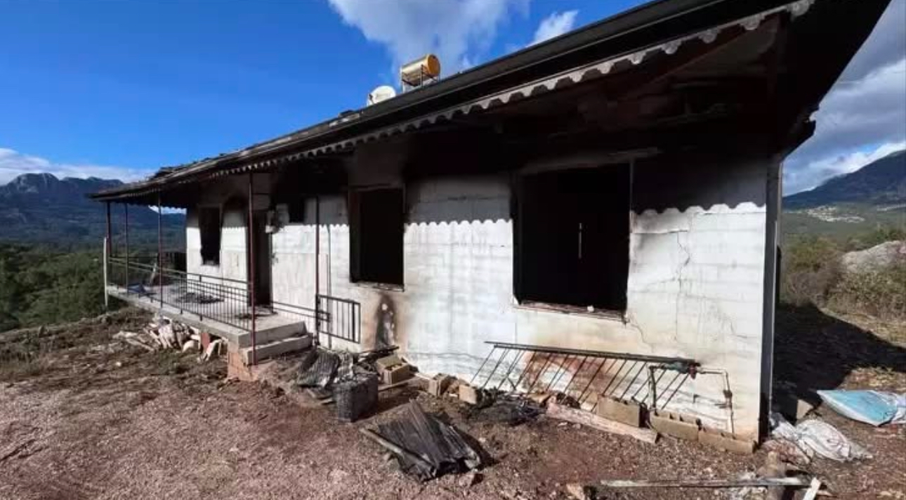 Serik'te müstakil ev yangında küle döndü