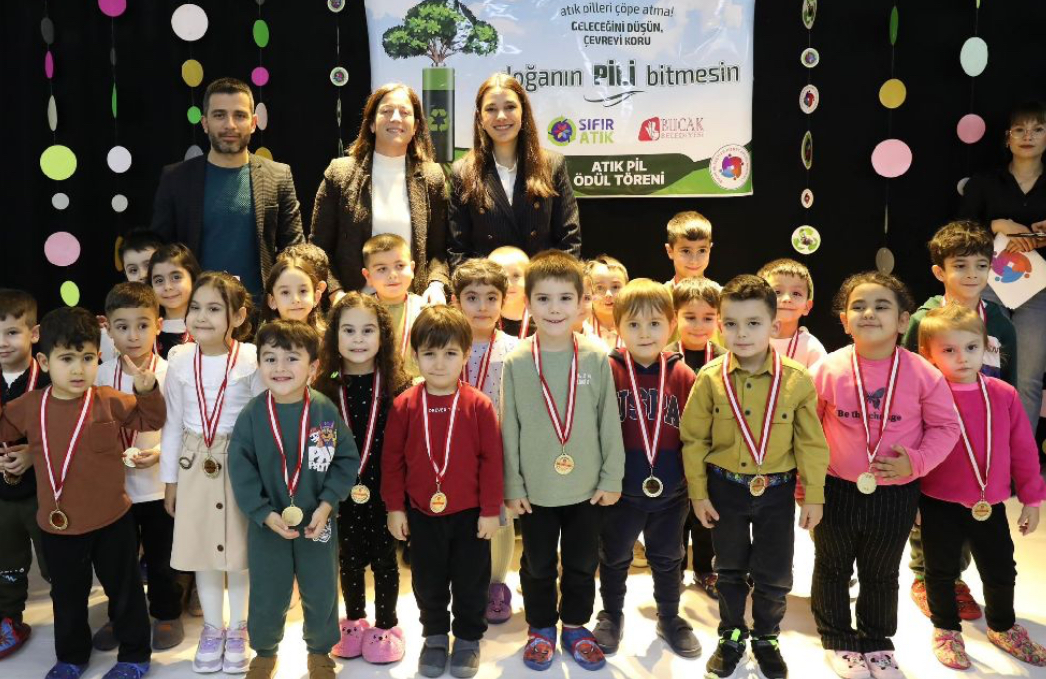 Bucak'ta çocuklardan doğaya büyük destek 220 kg atık pil toplandı