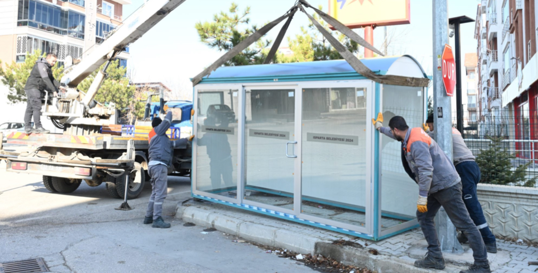 Isparta'ya 104 yeni kapalı otobüs durağı yerleştirildi