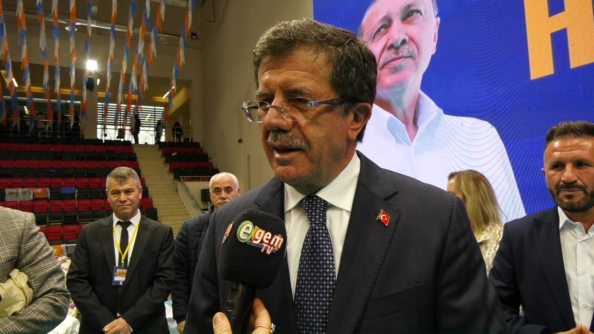 AK Parti Genel Başkan Yardımcısı Nihat Zeybekçi: " Uşak bir merkez haline gelecek"
