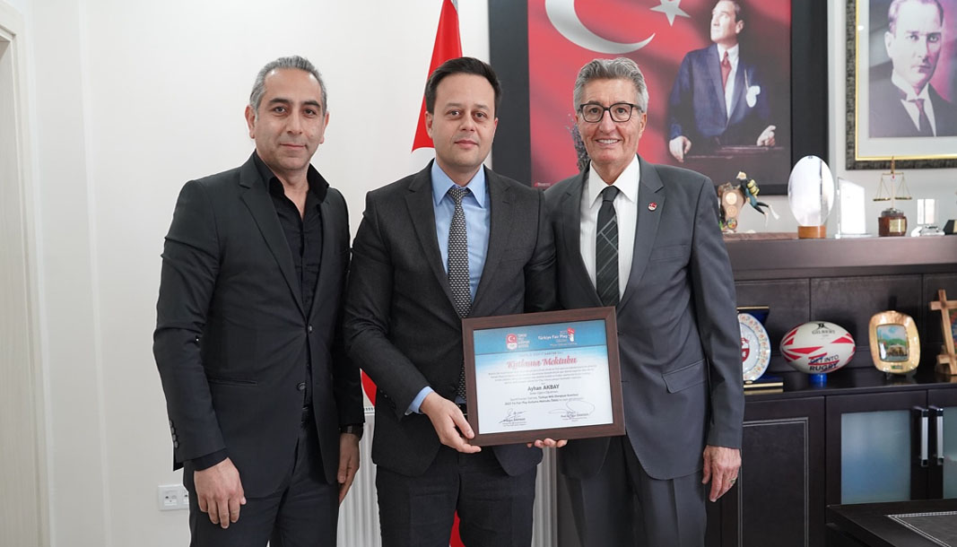 Isparta'ya büyük gurur: Ayhan Akbay'a fair-play ödülü