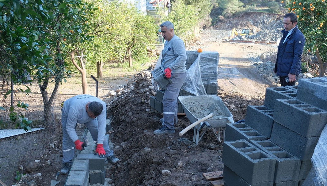 Kemer’de yol ve kaldırım çalışması