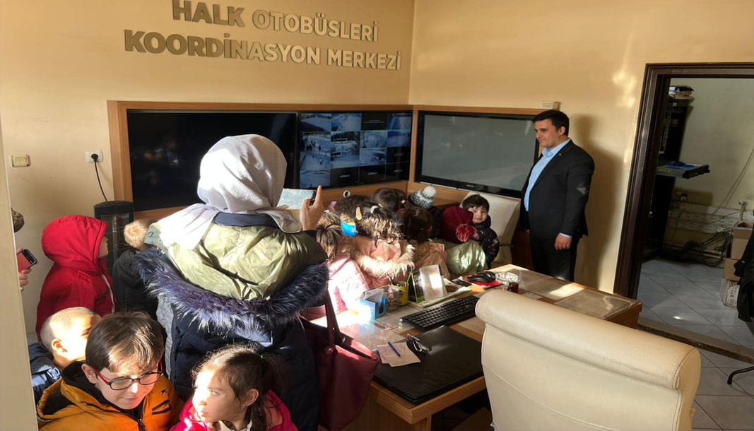 Isparta Özel Halk Otobüsleri Kooperatifi minik ziyaretçilerini ağırladı