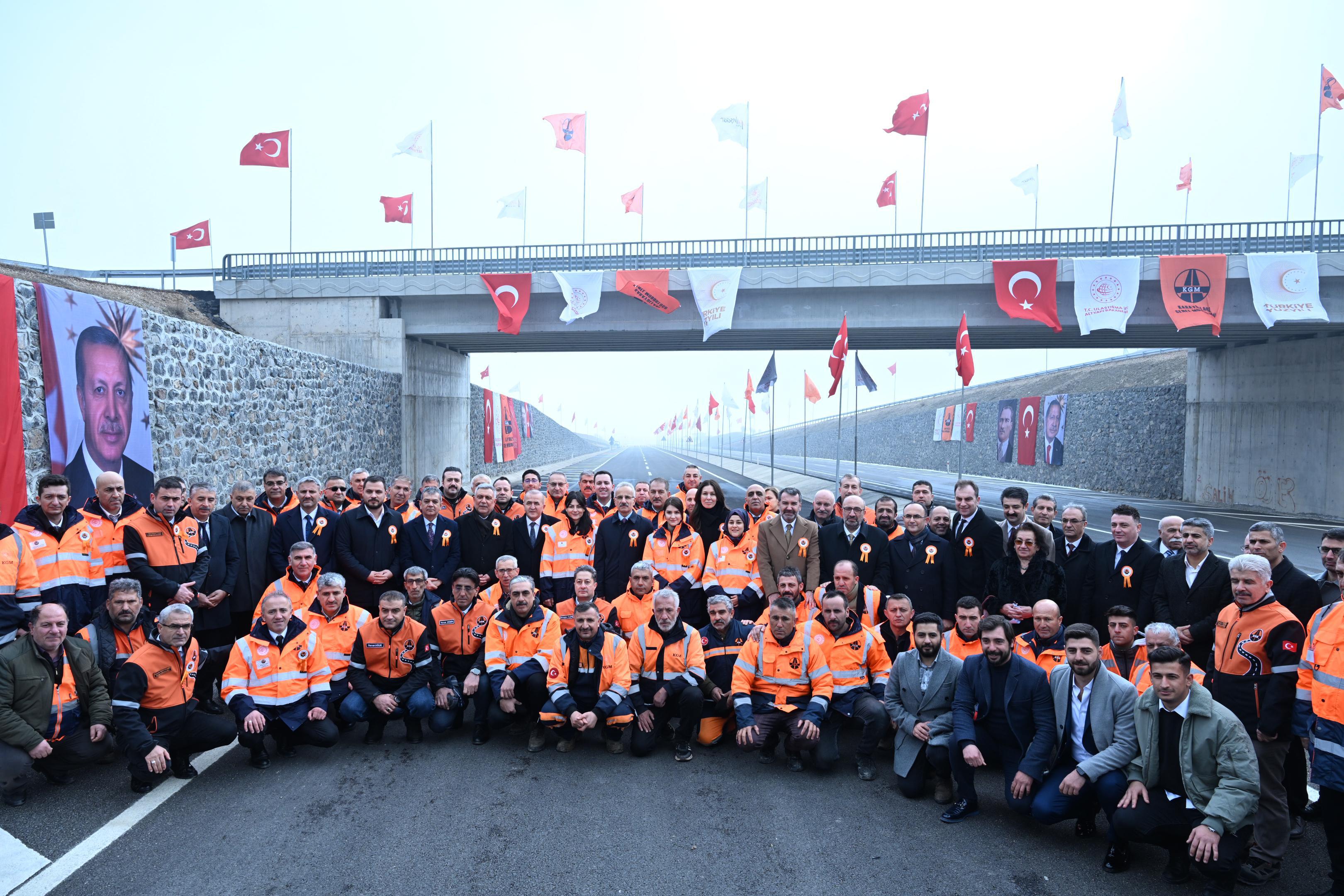 Elazığ-Harput il yolu trafiğe açıldı: Yarım saatlik yol 8 dakikaya düştü