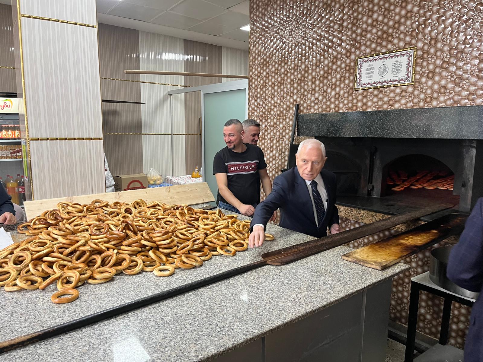 Memleketinin tescilli simidini Başkent'e taşıdı