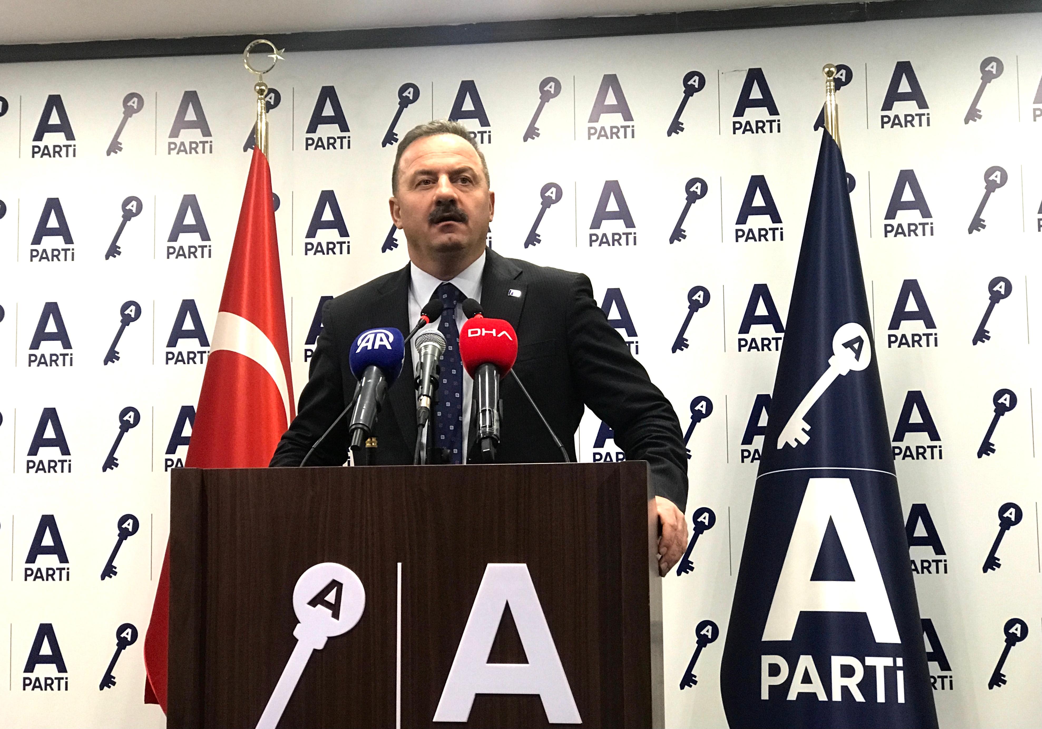 Yavuz Ağıralioğlu: Bu kadar sorunu olan memlekette güya ana muhalefetin elinde sadece kırmızı kart var