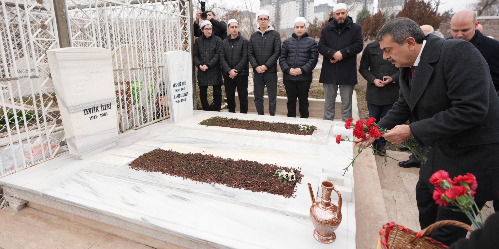 Tevfik İleri vefatının 63. yıl dönümünde kabri başında anıldı