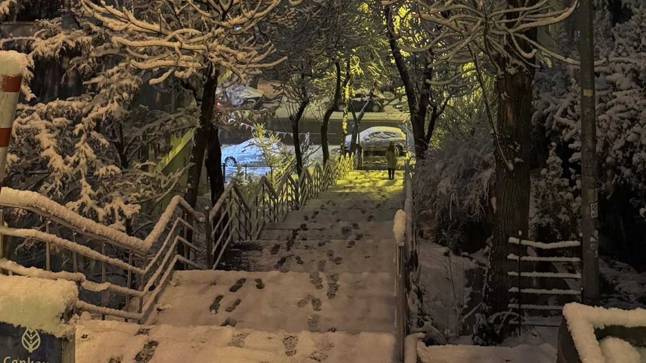 Başkent Ankara'da kar yağışı etkili oldu