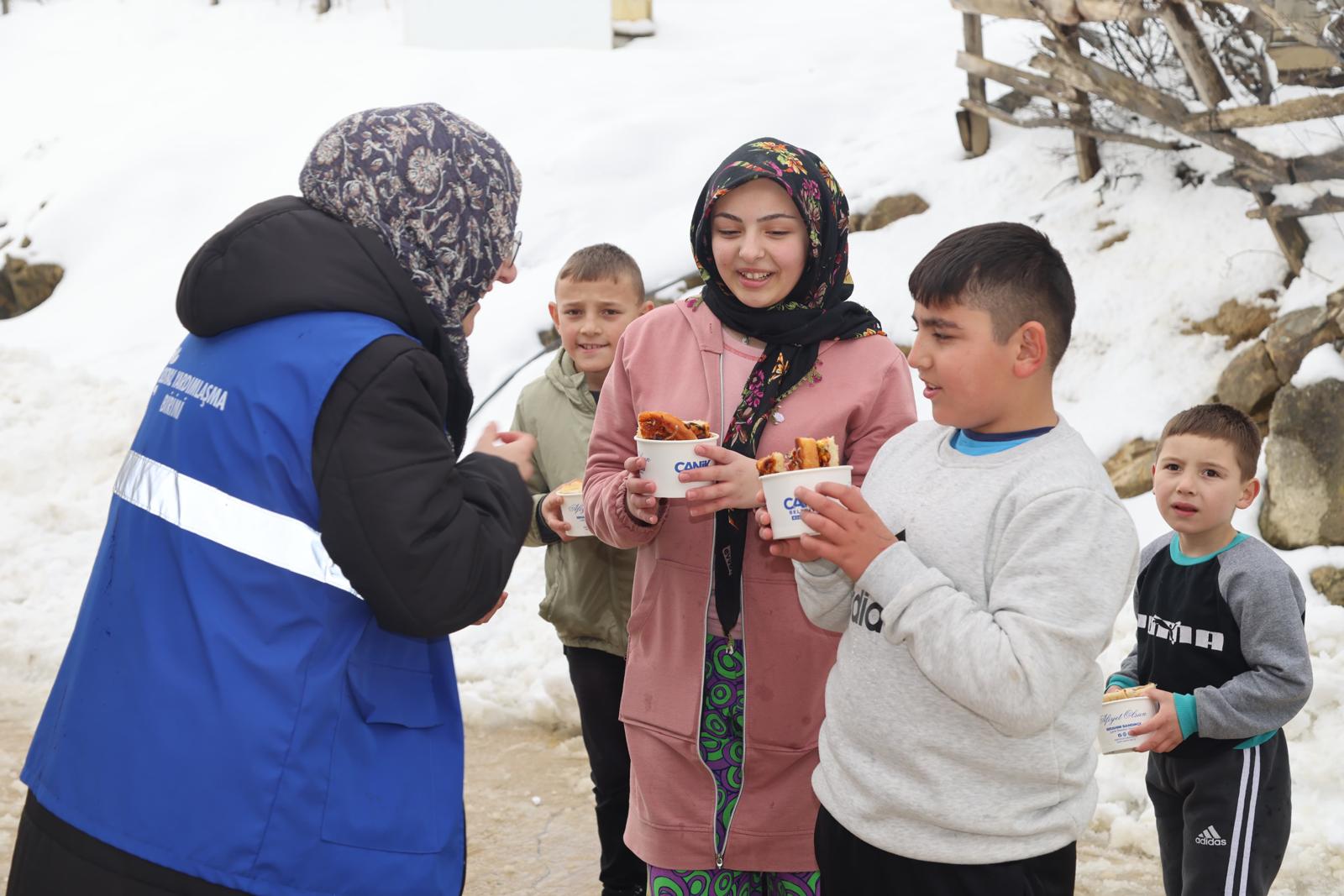 Canik Belediyesinden çocuklara kar sürprizi