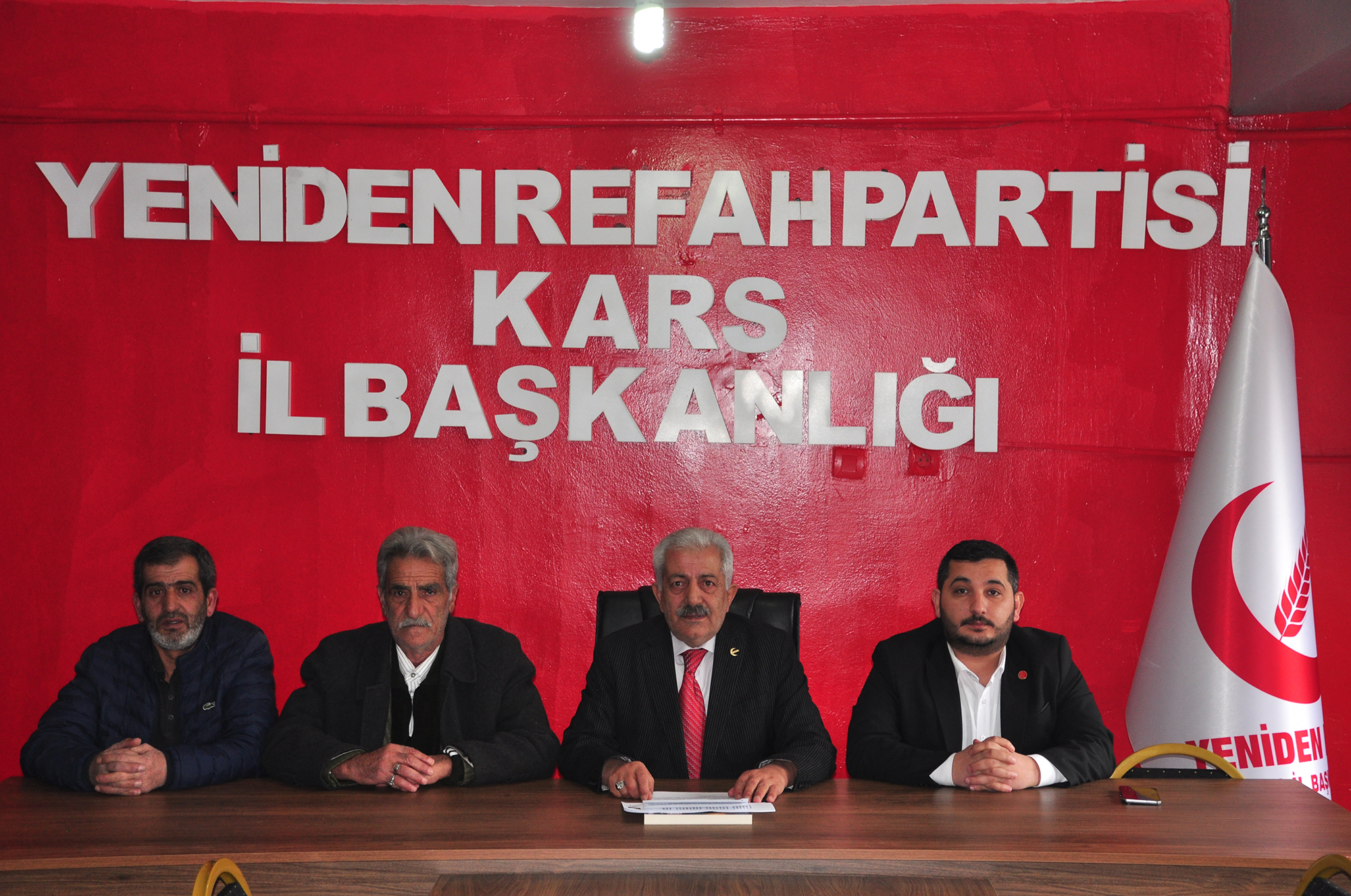 Kars YRP Başkanı İbrahim Çelik, basın toplantısı düzenledi