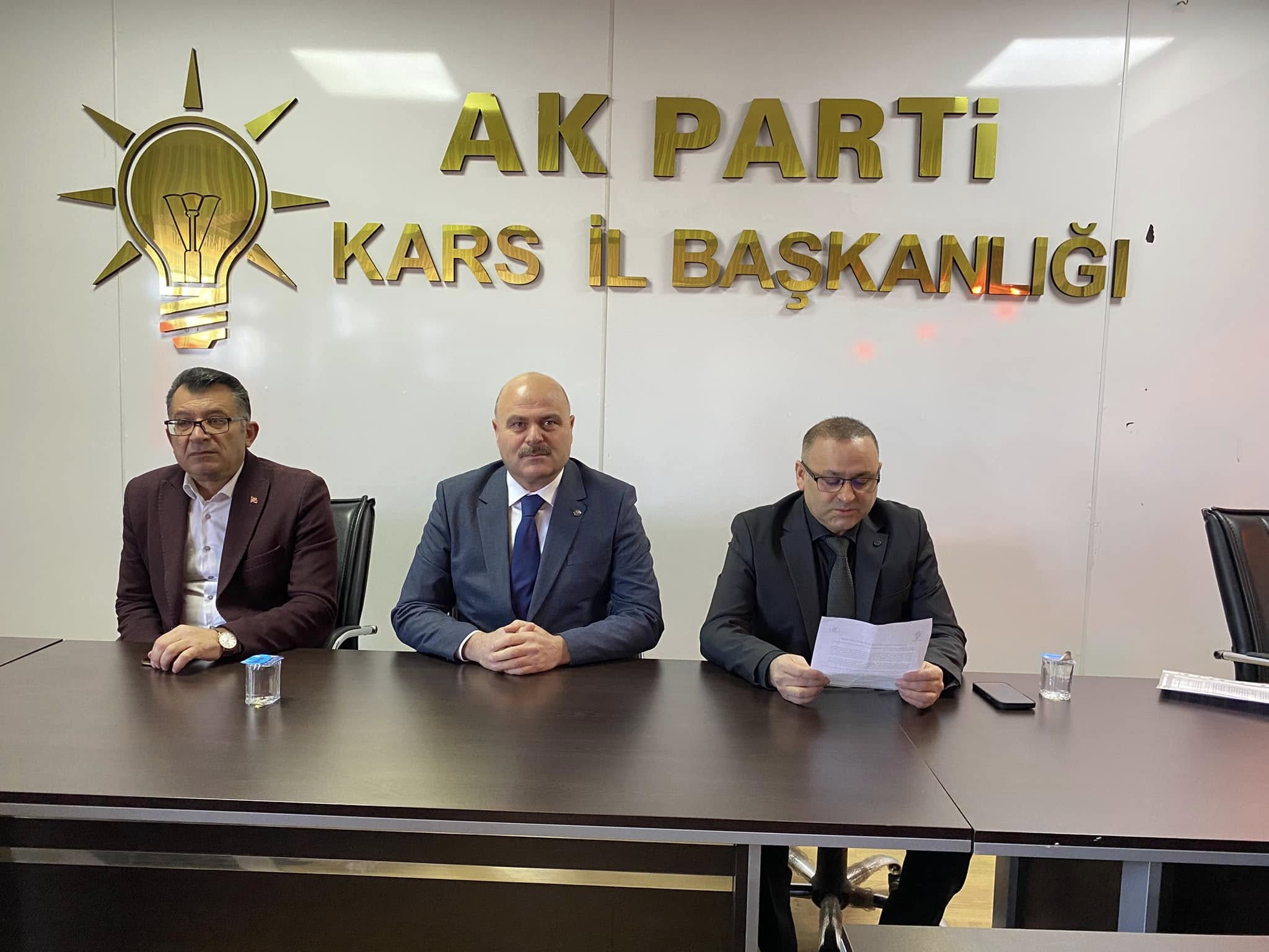 Ak Parti Kars İl Başkanlığı: Millet iradesine silah çekilmiştir