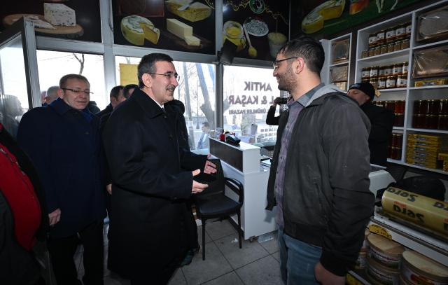 Cumhurbaşkanı Yardımcısı Cevdet Yılmaz'dan esnaf ziyareti
