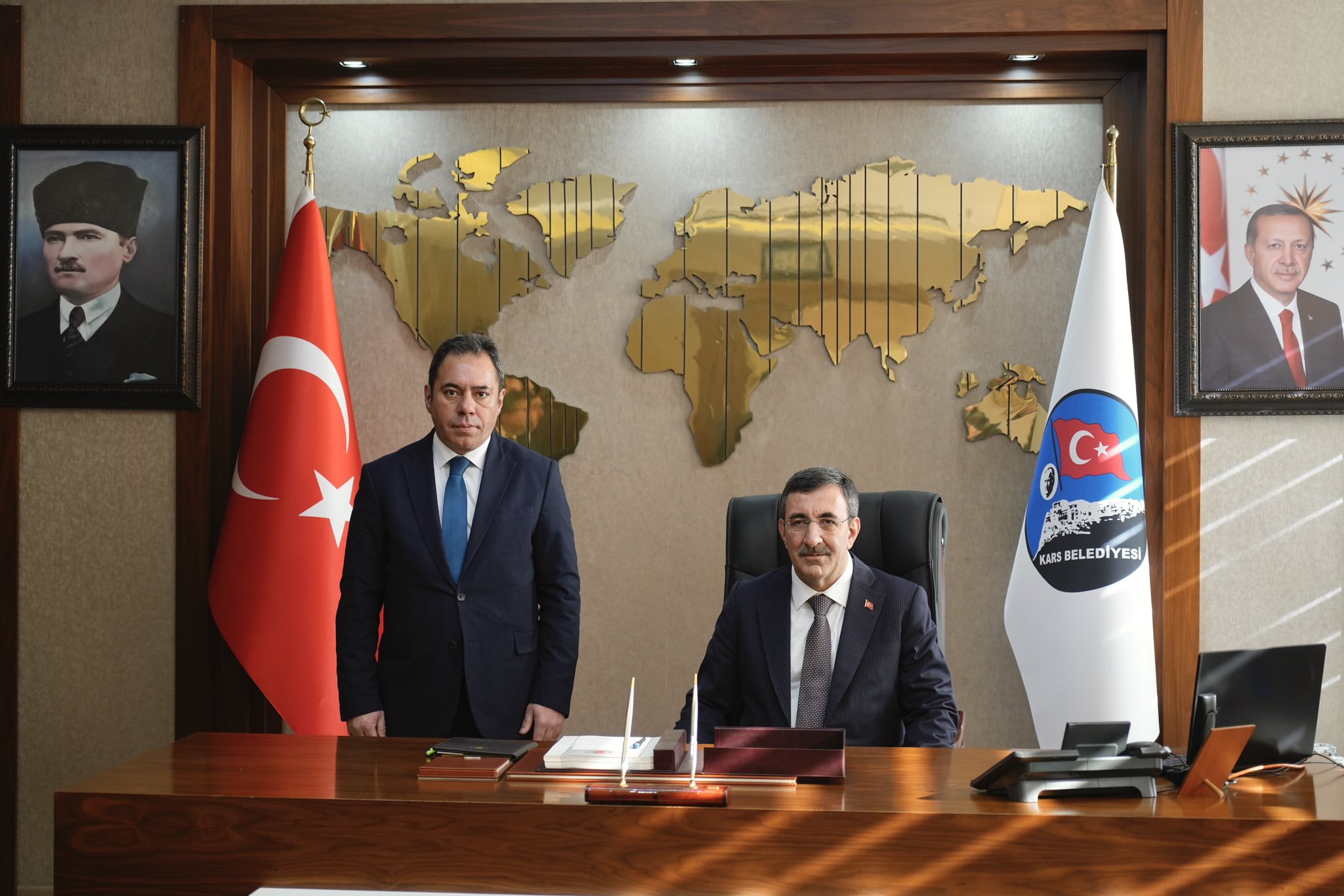 Cumhurbaşkanı Yardımcısı Cevdet Yılmaz, Kars Belediyesini ziyaret etti