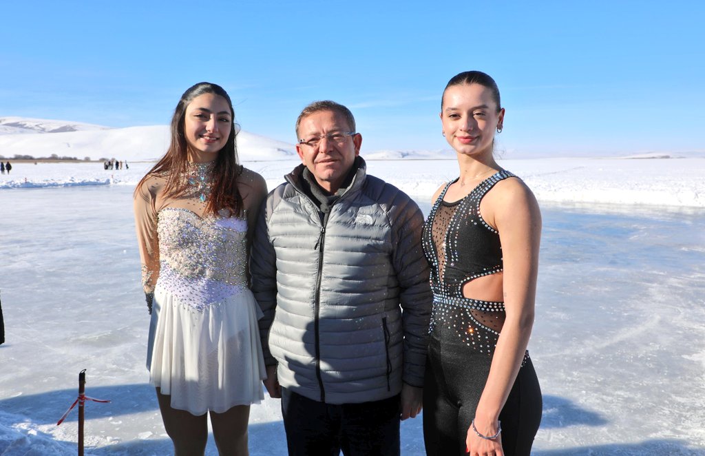 Türkiye Artistik Buz Pateni Şampiyonlarının buz dansı ilgi gördü