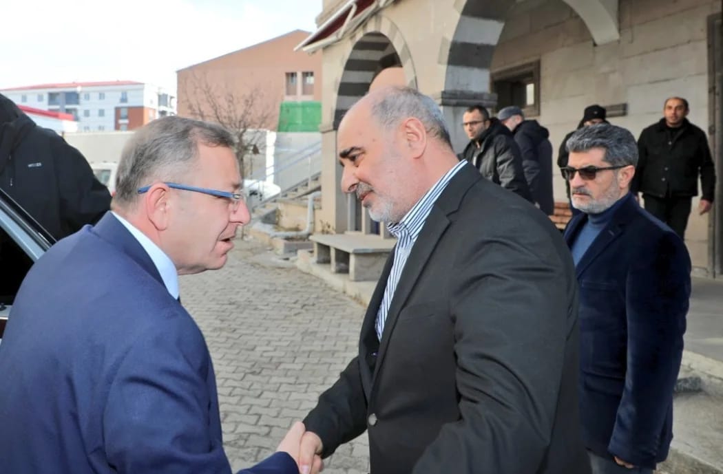 Kars Valisi Ziya Polat, kanaat önderi Seyit Ahmet Erdem'e taziye ziyaretinde bulundu