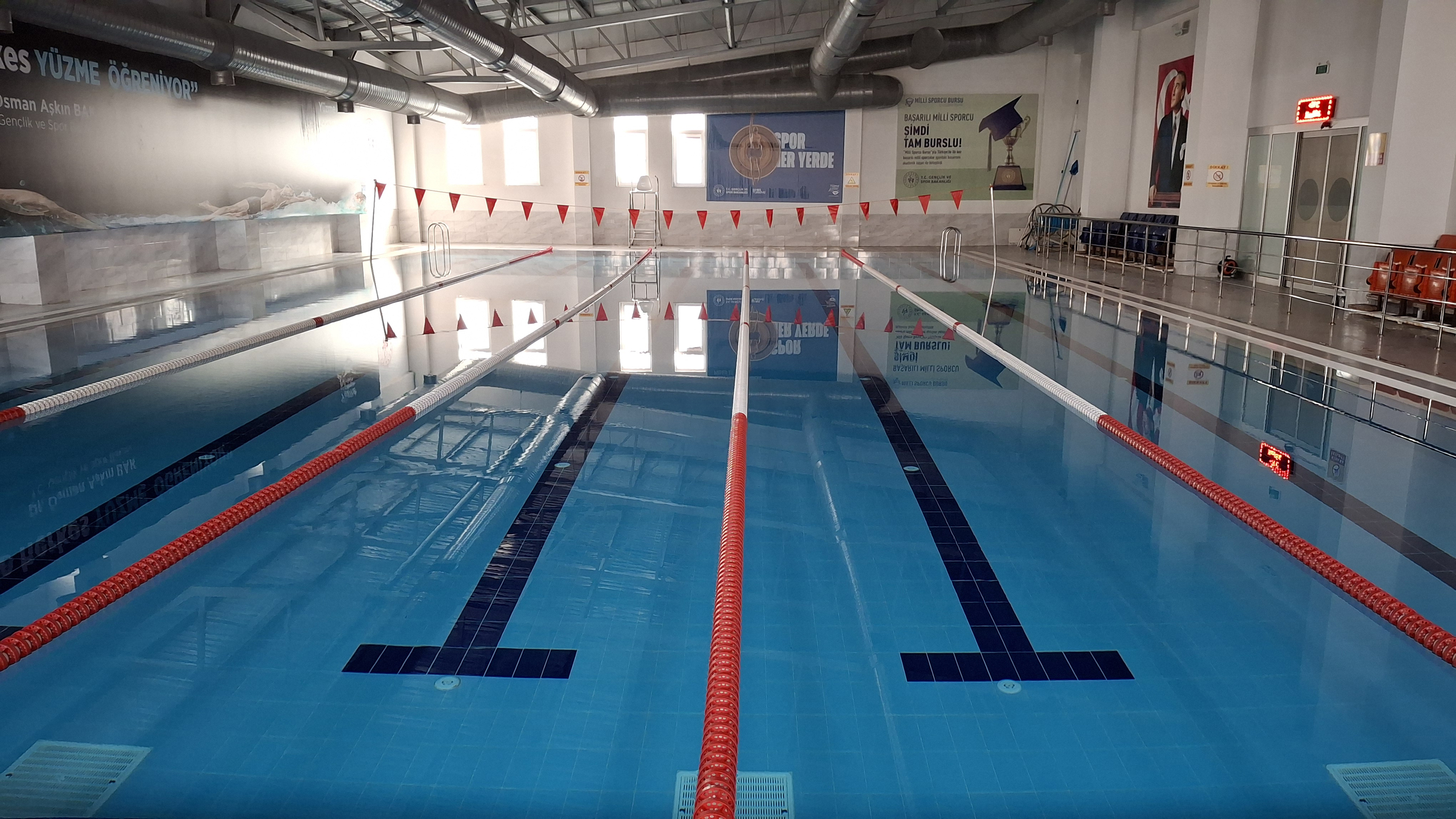 Yarı olimpik yüzme havuzu vatandaşın hizmetinde