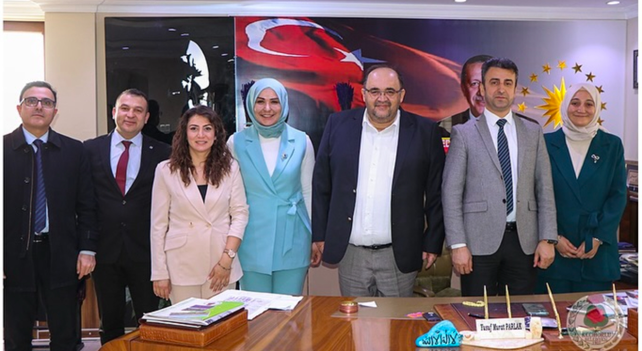 Keçiborlu’da eğitimcilerden Başkan Parlak’a teşekkür ziyareti