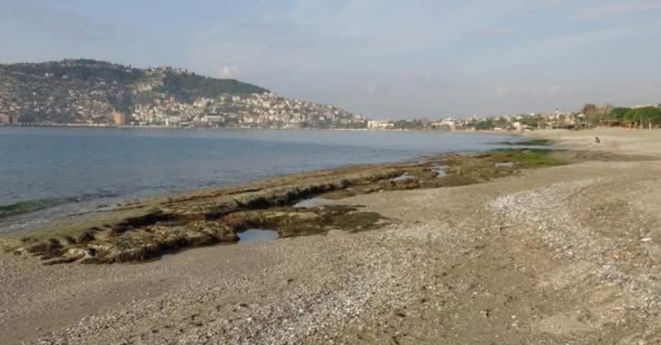 Alanya’da deniz suyu 7-8 metre çekildi