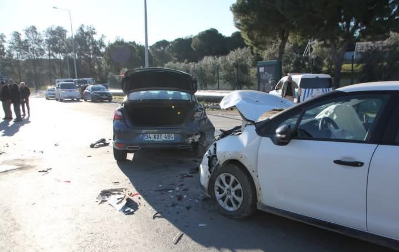 Antalya Belek’te zincirleme kazada 2 kişi yaralandı