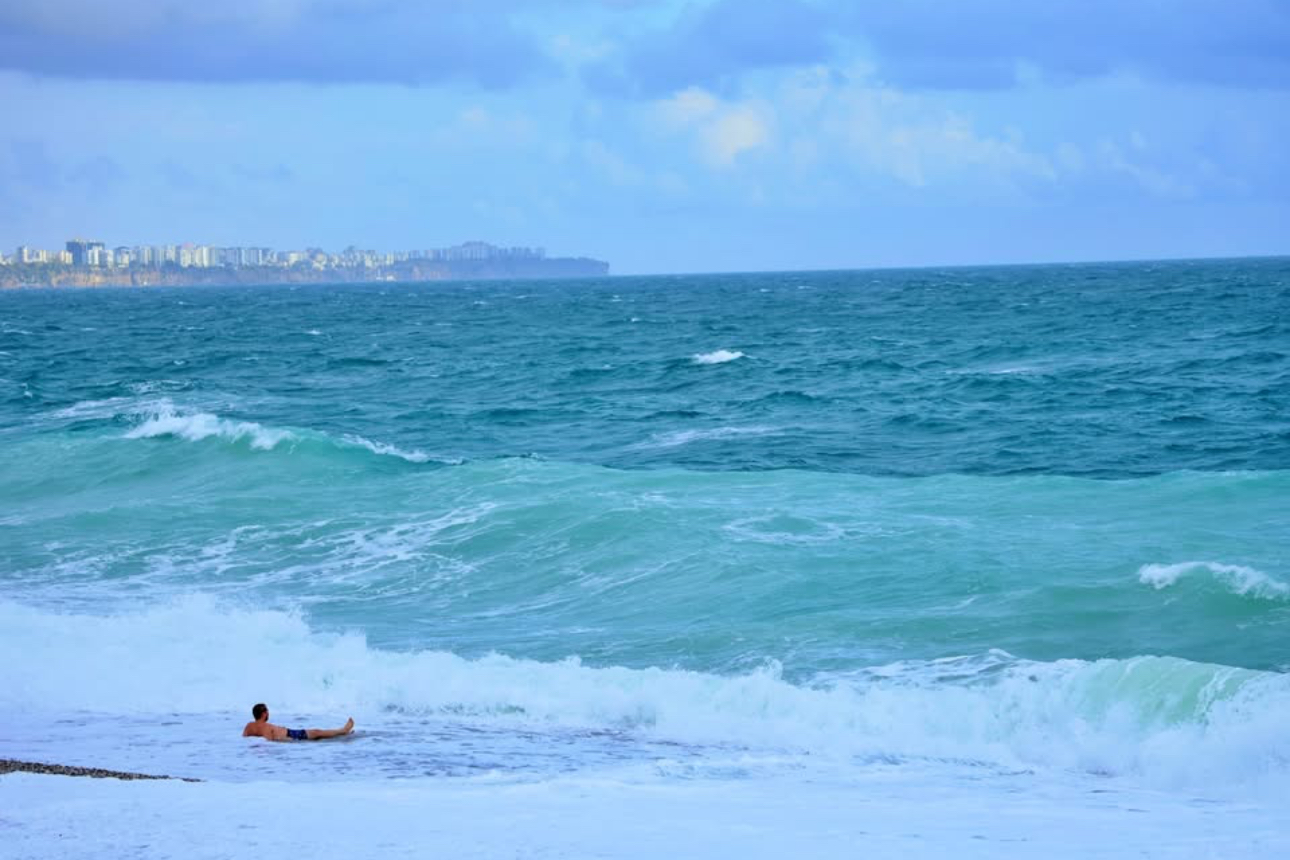 Antalya'da fırtına uyarısı: Saatte 75 km hızla esecek!