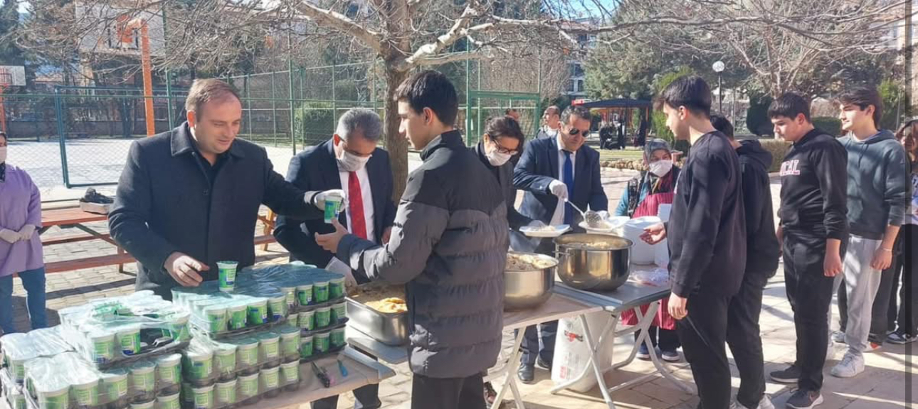Burdur Bucak’ta Mehmet Cadıl Anadolu Lisesi’nde tavuk-pilav etkinliği