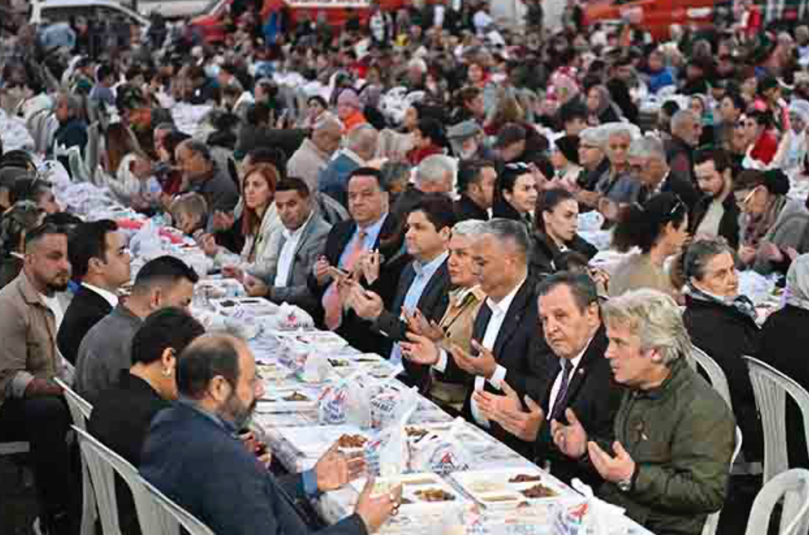 Muratpaşa'da Ramazan coşkusu! 50 bin kişi iftar sofrasında buluşacak