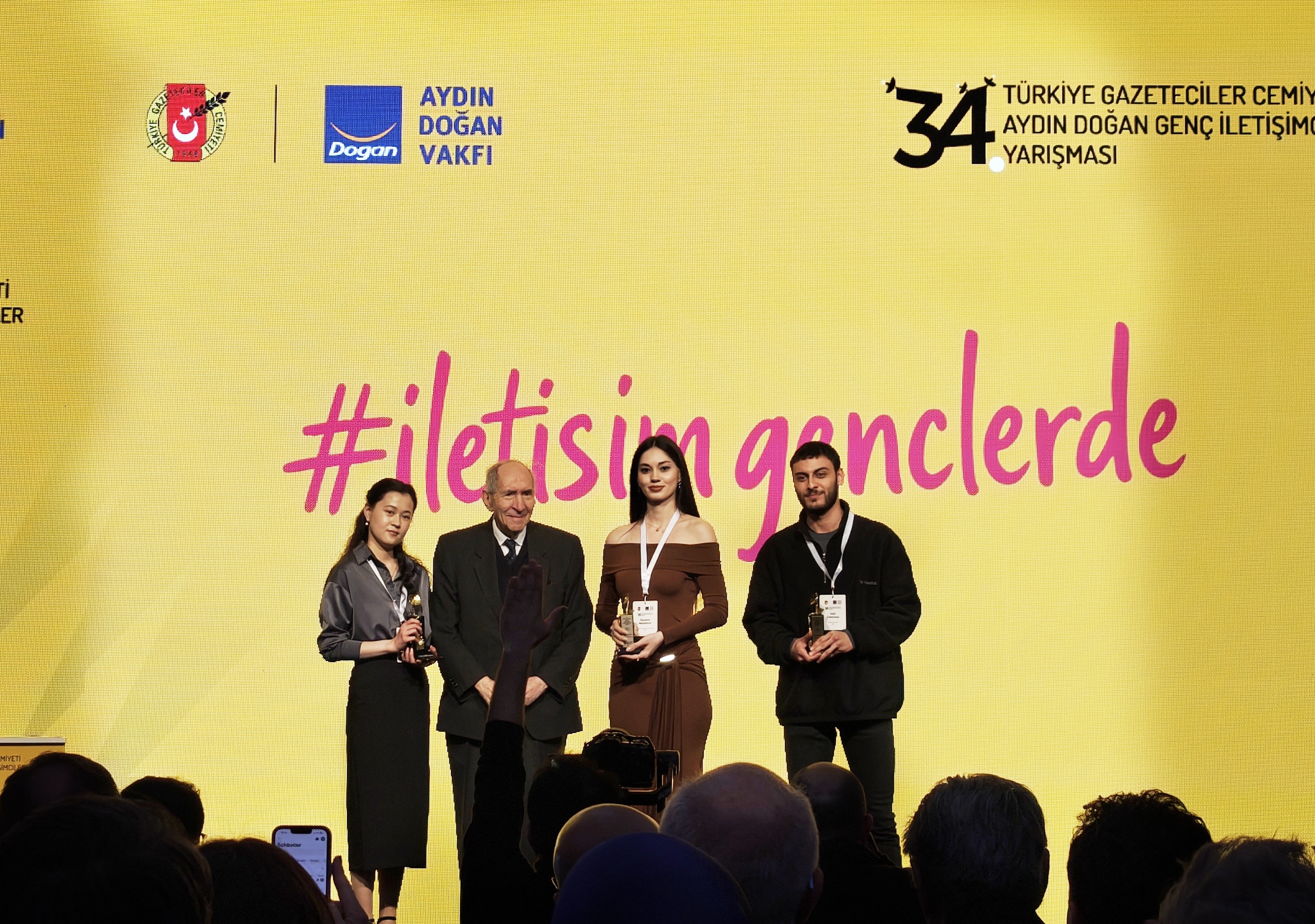 Türk Dünyası’nın Çoban Yıldızı Manas Üniversitesi’ne iletişim ödülleri