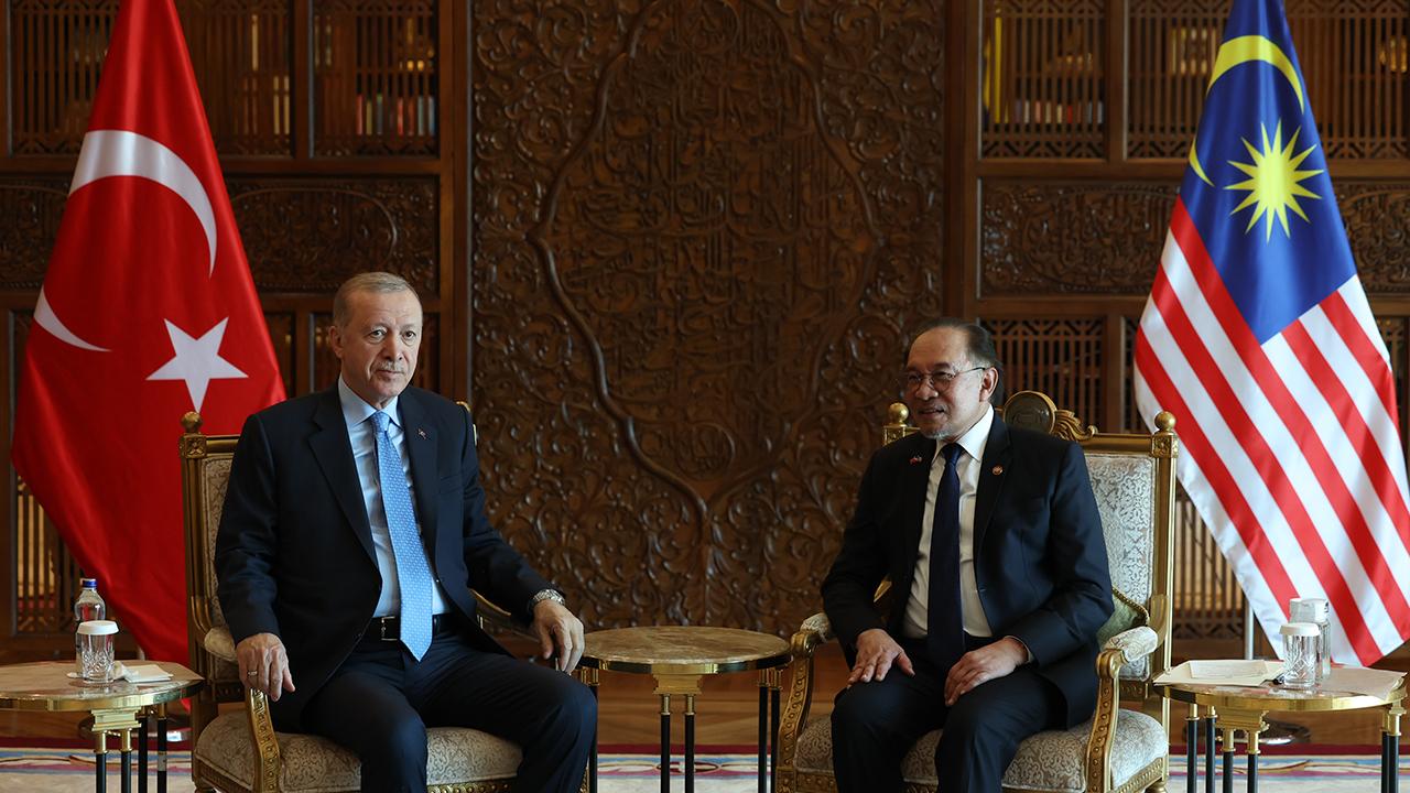 Malezya: Dünya Müslüman aleminin lideri Erdoğan'ı ağırlıyoruz