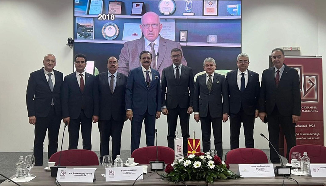 Başkan Meçikoğlu Burdur heyeti ve Başkan Hisarcıklıoğlu ile birlikte Üsküp'te