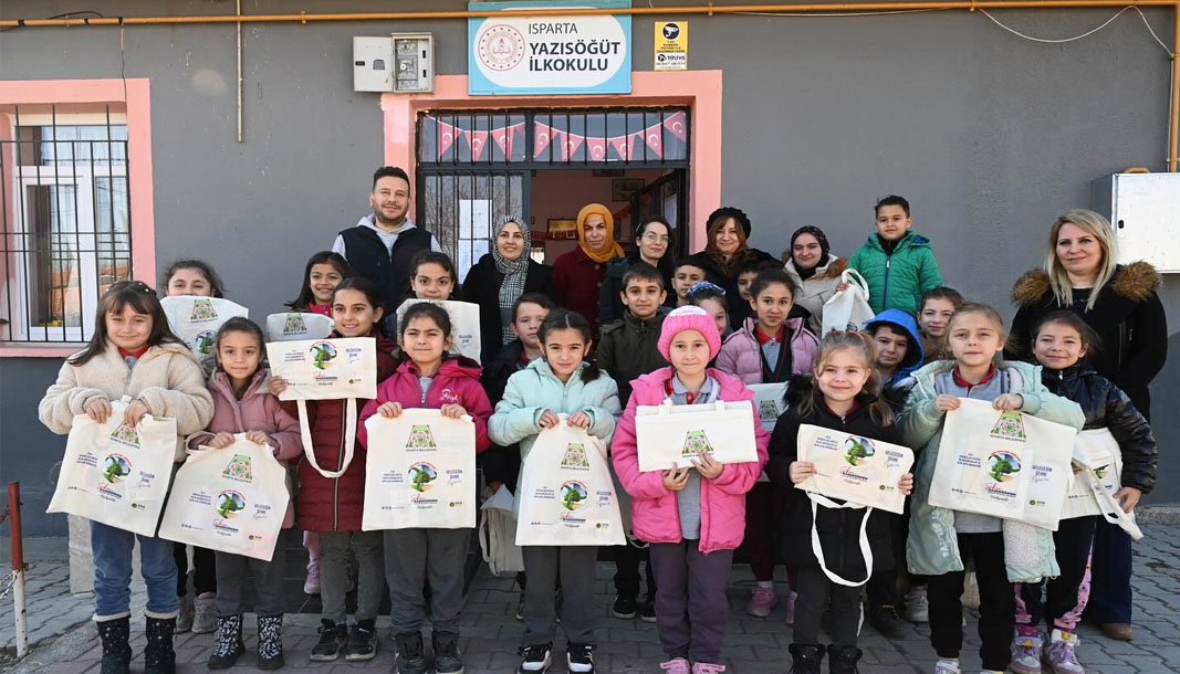 Isparta Belediyesi köy okullarında sıfır atık eğitimi veriyor