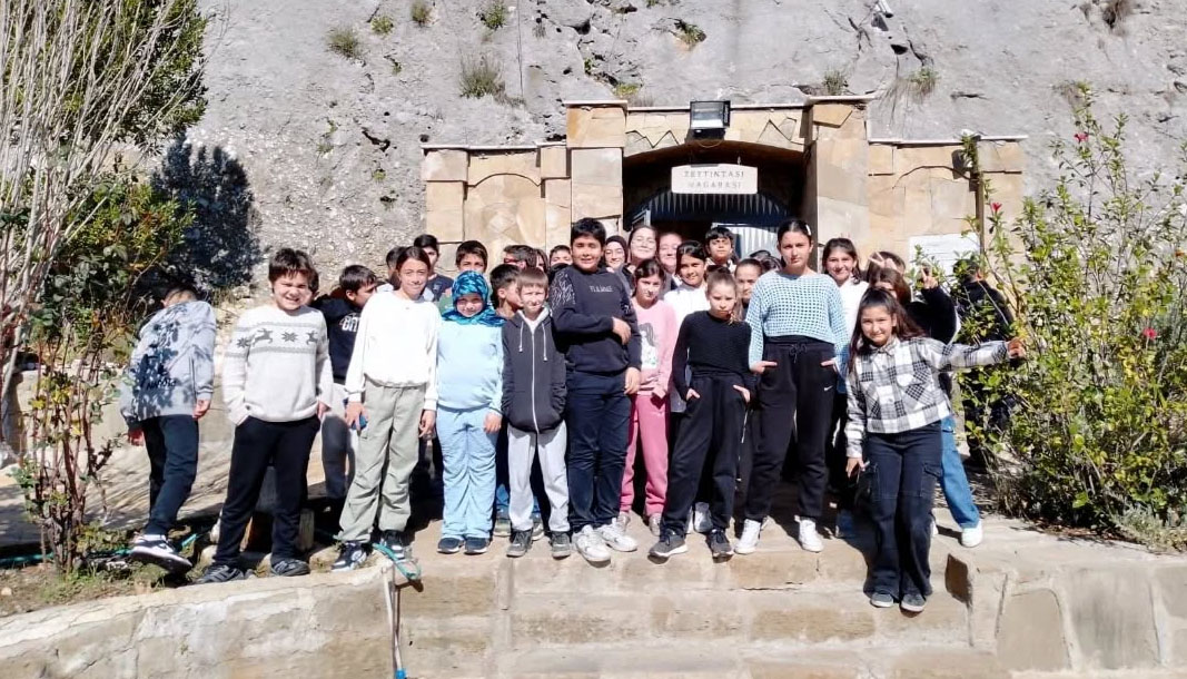 Serik Belediyesi Kültür ve Sosyal İşler Müdürlüğü öğrencilere tarihi geziler düzenledi