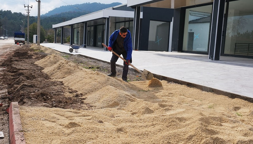 Tekirova Mahallesi’nde kaldırım çalışması