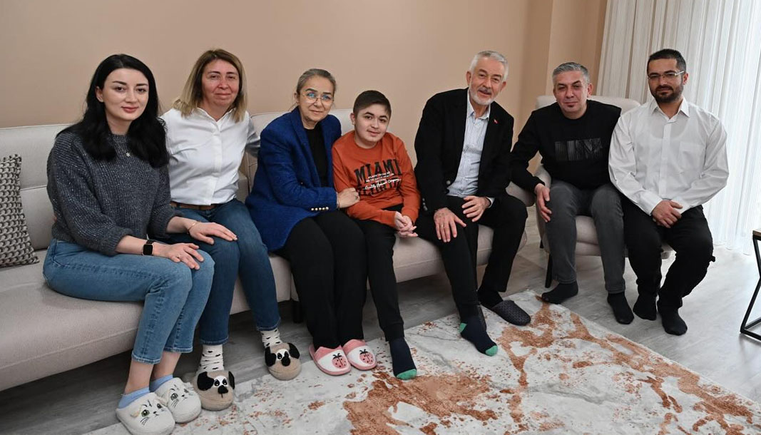 Isparta'da Başkan Başdeğirmen ve eşi Görkem Efe’nin ailesini ziyaret etti
