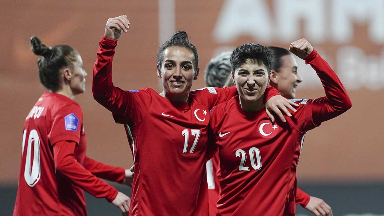 A Milli Kadın Futbol Takımı, Yunanistan'ı 1-0 mağlup ederek ilk puanını aldı