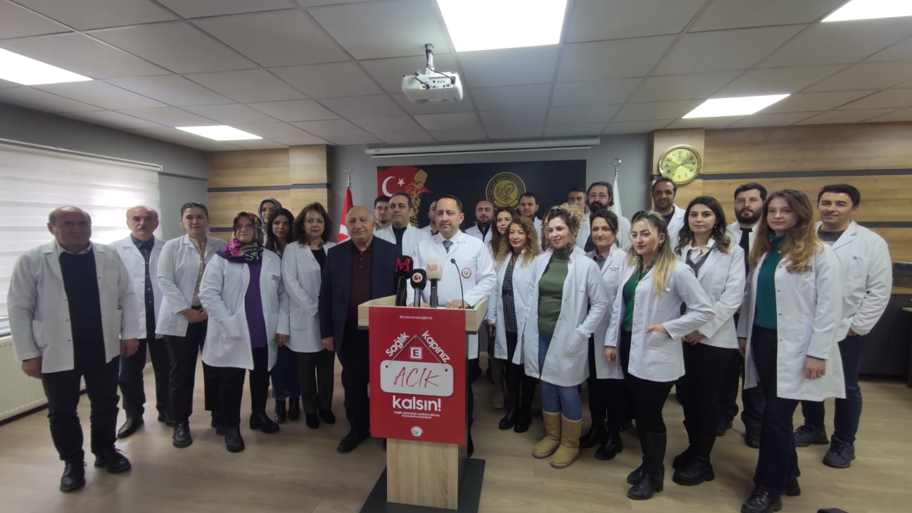 Eczacı Odası Başkanı Eren: 2025 yılı daha da karanlık bir yıl olarak anılacaktır