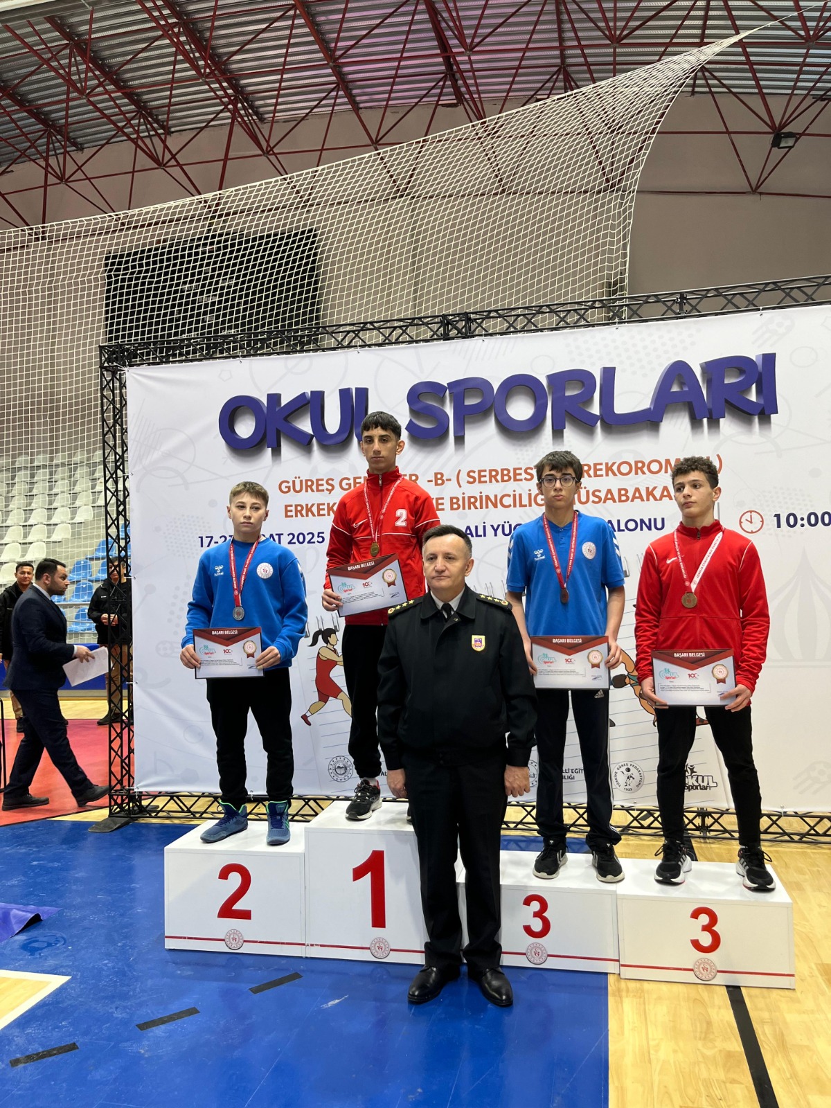Sivaslı güreşçilerden büyük başarı