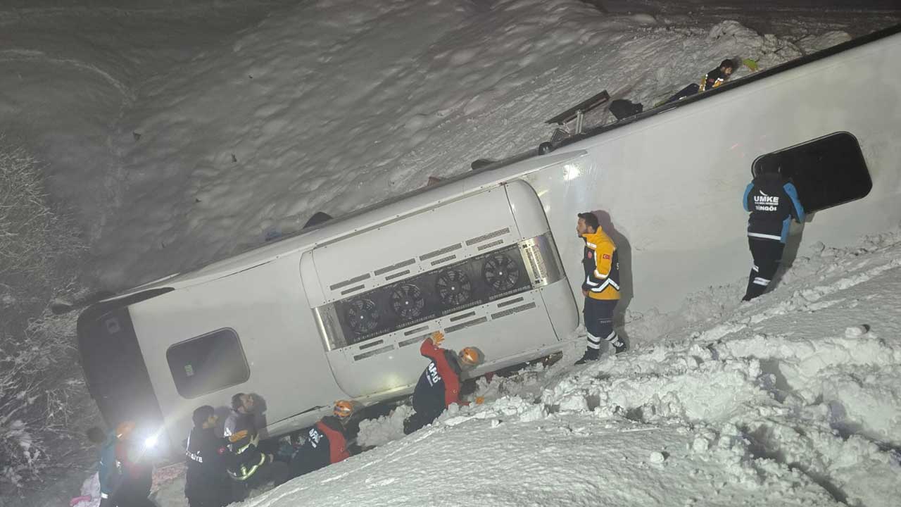 Bingöl’de yolcu otobüsü devrildi: 4 ölü, 35 yaralı