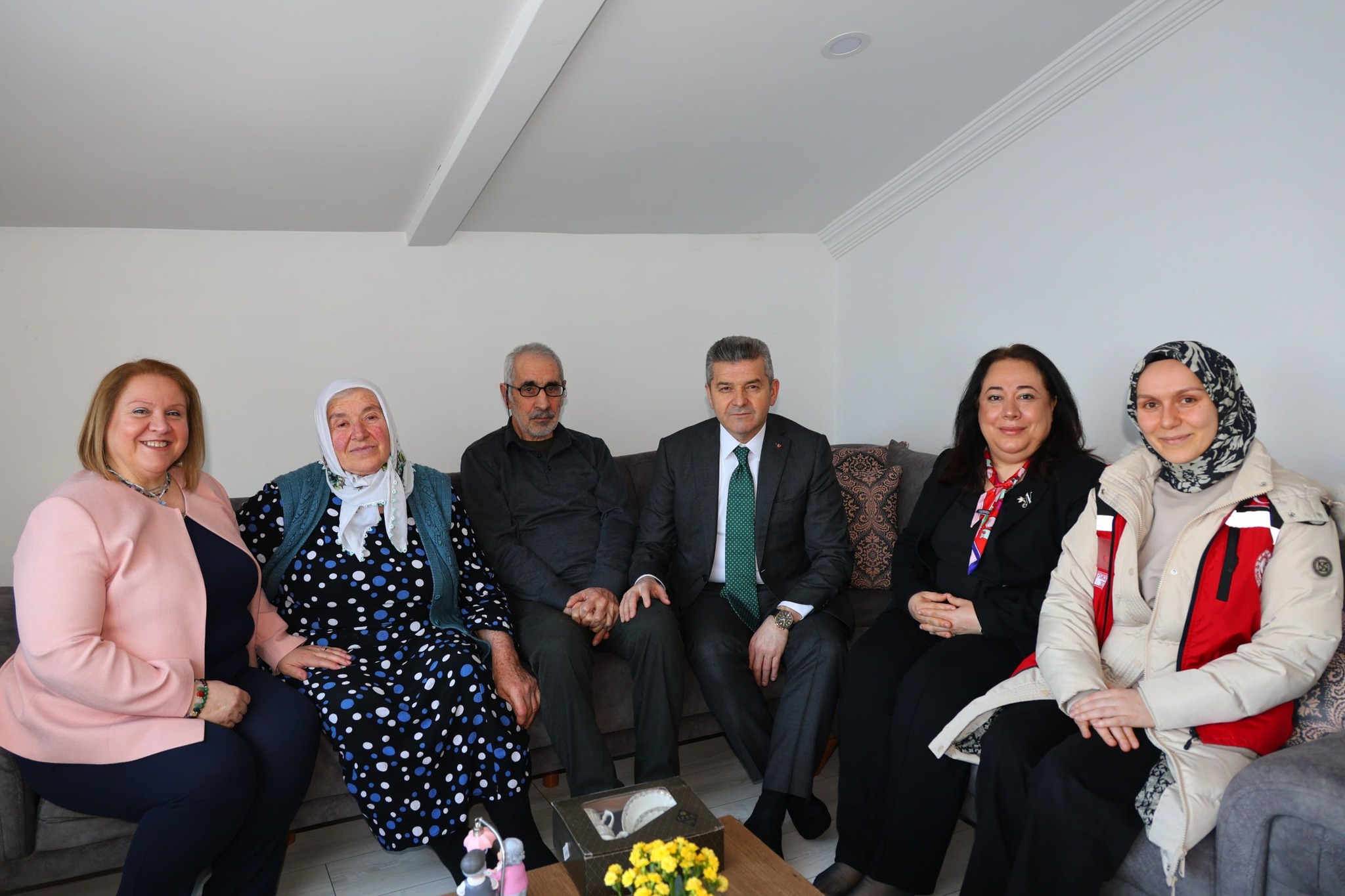 Artvin Valisi Ergün’den evlilikte 50 yılını tamamlayan çifte ziyaret