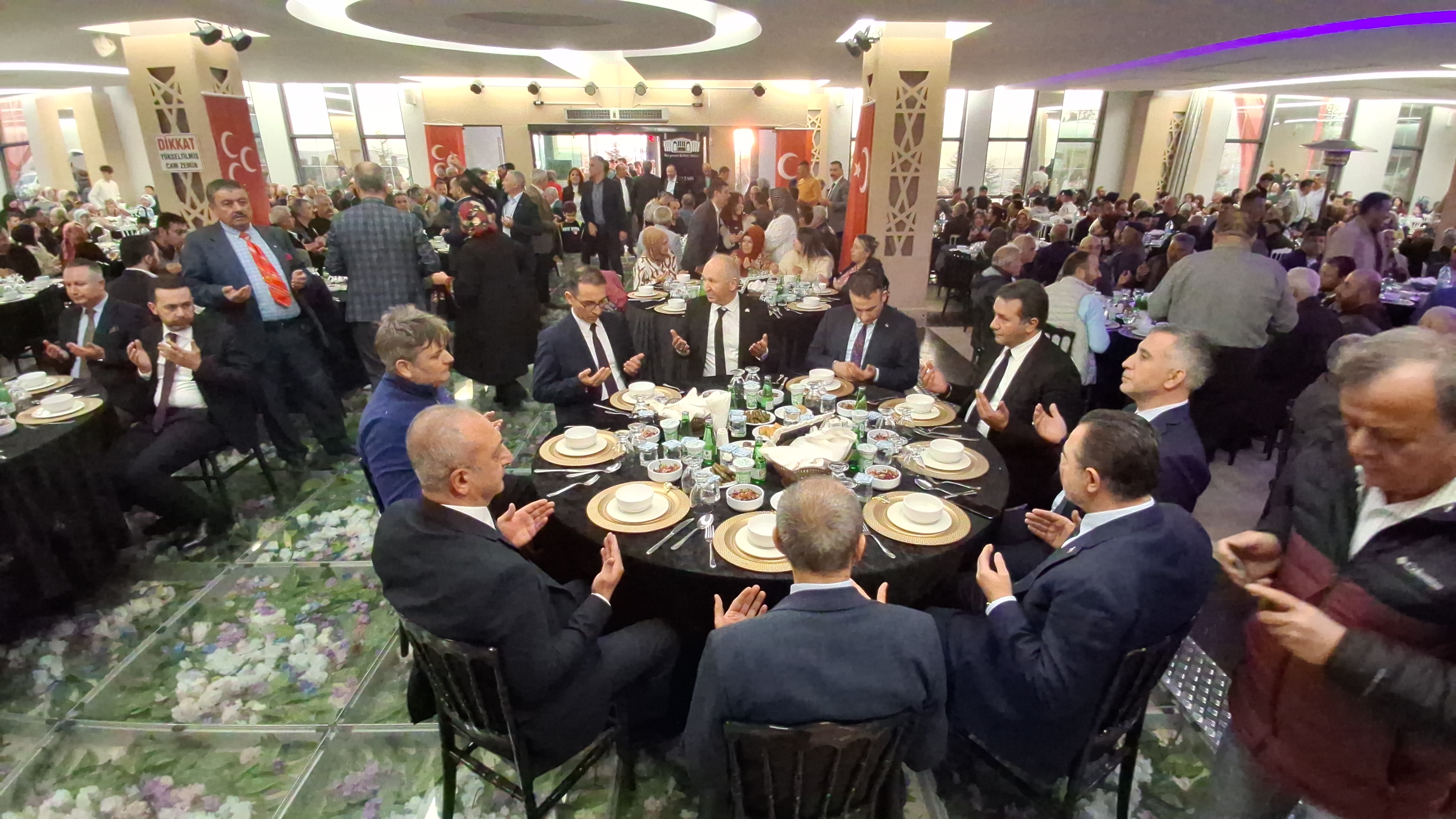 MHP Beypazarı İlçe Başkanlığından kardeşlik iftar yemeği